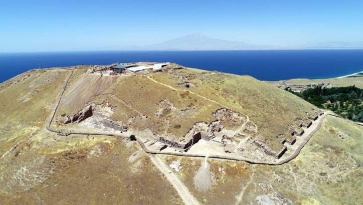 Bilim insanlarını heyecanlandıran Ayanis'te kazılar sürüyor  G5