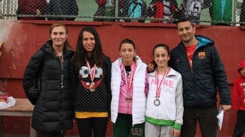Yalovalı Atletler Madalya İ&ccedil;in Koştu