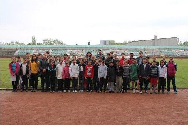 Yalovalı Atletler Madalya İ&ccedil;in Koştu 1