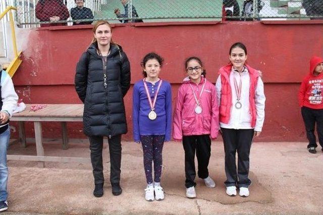 Yalovalı Atletler Madalya İ&ccedil;in Koştu 2