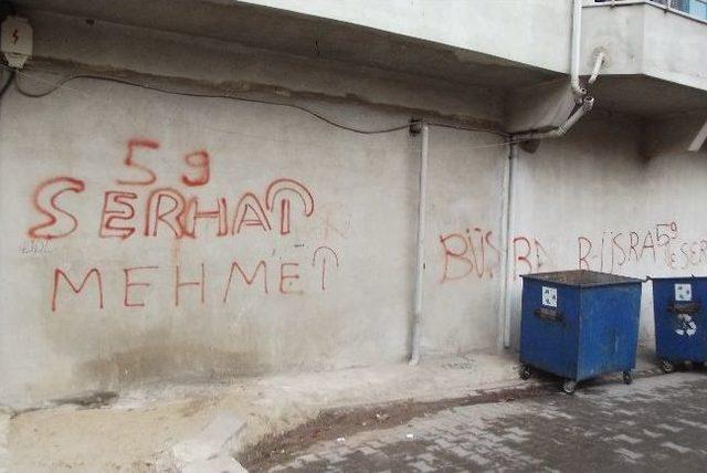 Duvarlara Yazılan Yazılar Tepki Topluyor 1