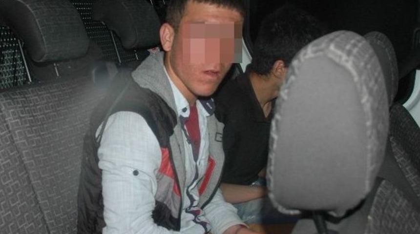 Hırsız Ve Ev Sahibi Arasında Odada Kovalamaca: 2 G&ouml;zaltı