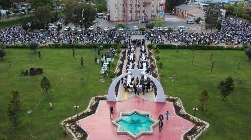 Aksu Belediye Başkanı G&ouml;revine Mevlit Okutarak Başladı