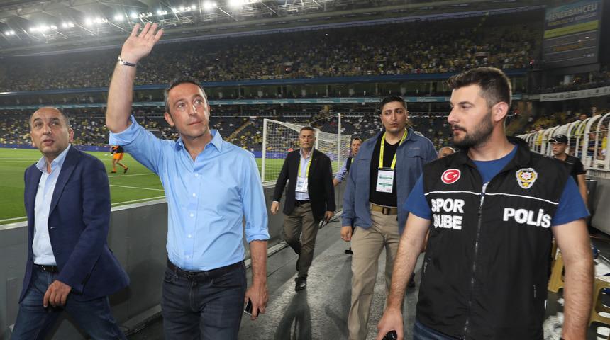 Ali Koç Barış Alıcı'nın performansına hayran kaldı!