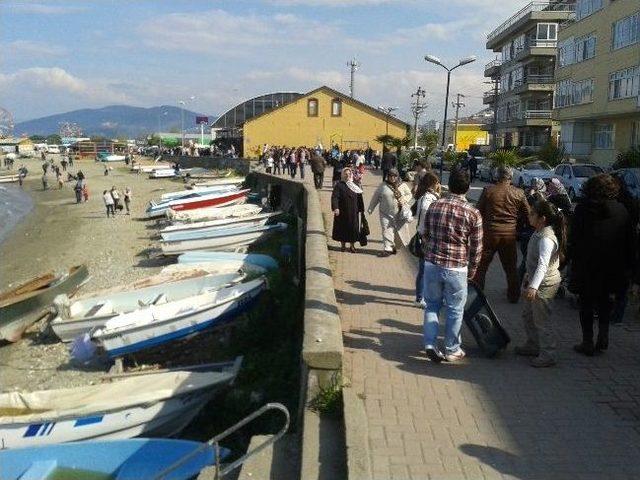 Bursalılar Güneşli Havada Mudanya'ya Akın Etti