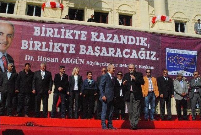 Başkan Akgün’e Büyükçekmecelilerden ‘beşi Bir Yerde’ Kutlama