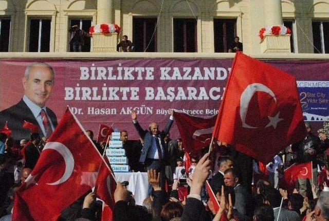 Başkan Akgün’e Büyükçekmecelilerden ‘beşi Bir Yerde’ Kutlama