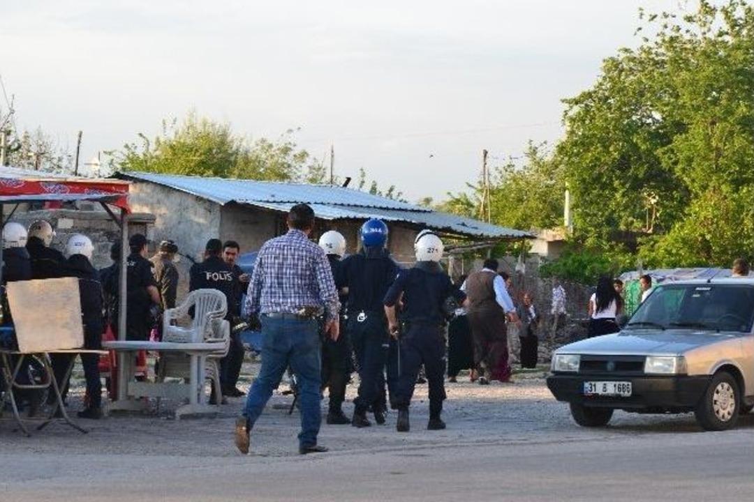 Osmaniye&rsquo;de D&uuml;ğ&uuml;nde &Ccedil;ıkan Kavgada Silahlar Konuştu