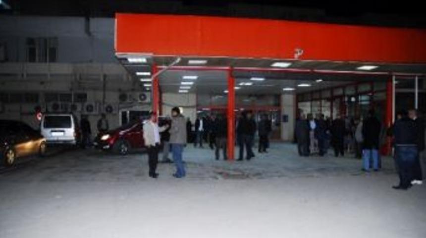 Babası Tarafından Saldırıya Uğrayan Belediye Başkanın Tedavisi S&uuml;r&uuml;yor