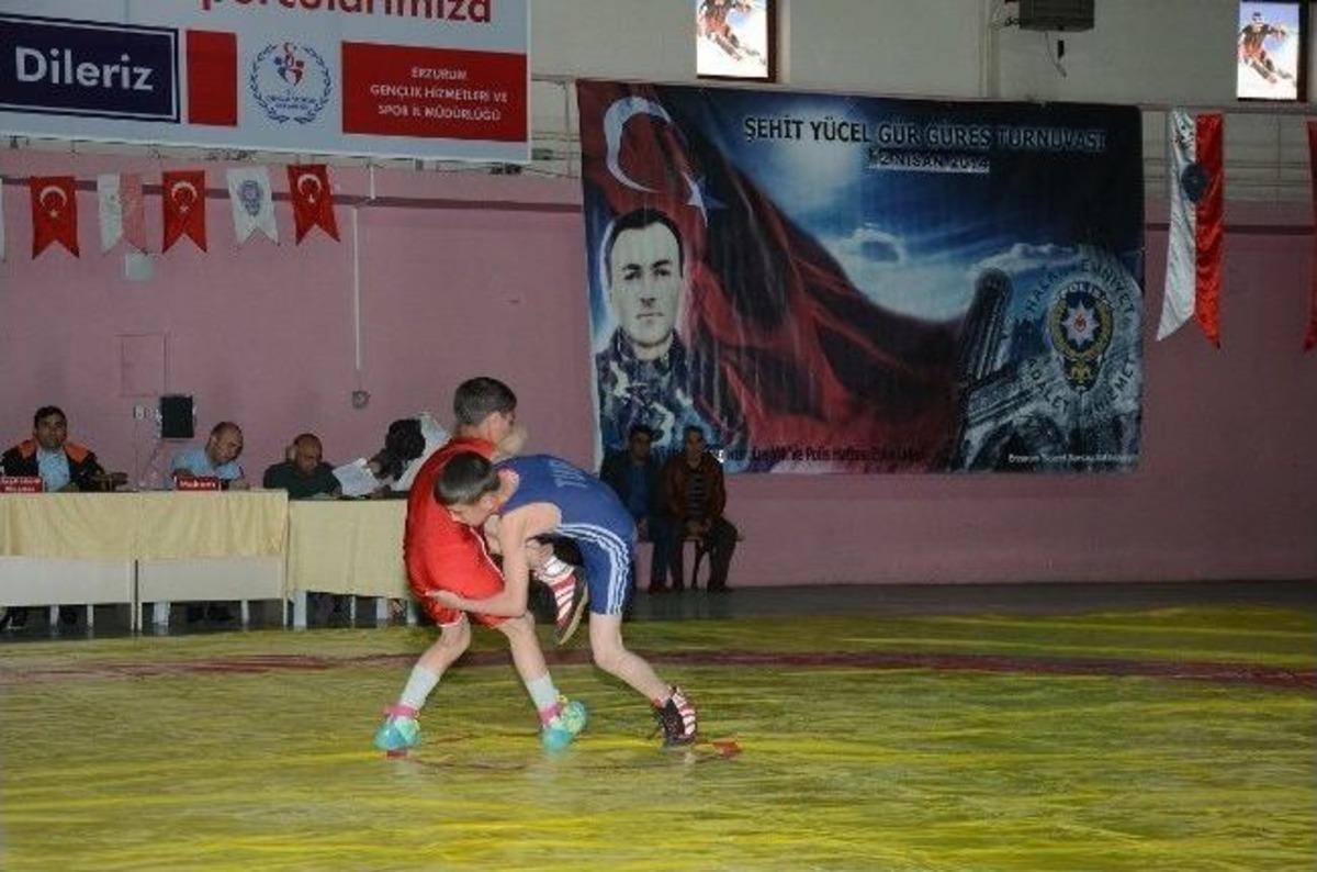 G&uuml;reş&ccedil;iler Polis İ&ccedil;in Minderde