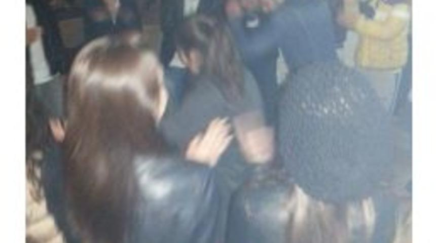 Fenerbah&ccedil;eliler Şampiyonluğu Erkenden Halay &Ccedil;ekerek Kutladılar