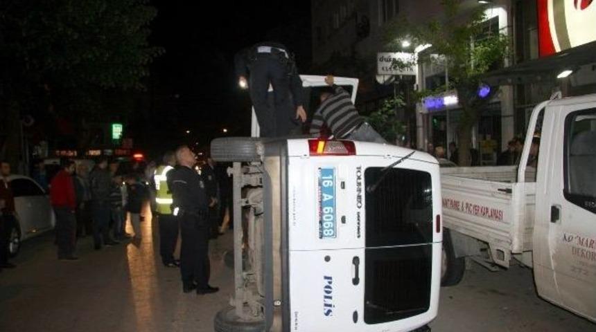 Kapka&ccedil; Olayını Takibe Giden Polis Otosu Yan Yattı, Polisler &Ouml;l&uuml;mden D&ouml;nd&uuml;