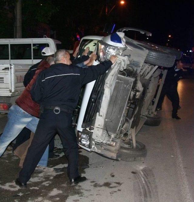 Kapkaç Olayını Takibe Giden Polis Otosu Yan Yattı, Polisler Ölümden Döndü