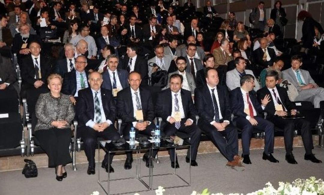 Ad&uuml; &Ouml;ğretim &Uuml;yesi, Uluslararası Karbon Zirvesi&rsquo;ne Başkanlık Etti