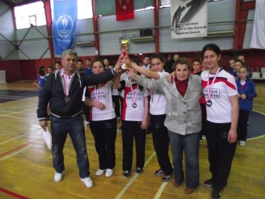 Yıldız Badmintoncular Ak&ccedil;akoca&rsquo;da Yarıştı