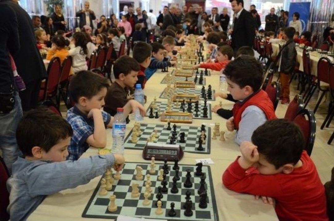 140 Minik &ldquo;şah-mat&rdquo; Dedi