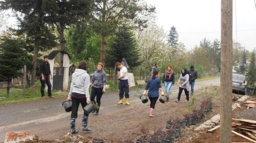 Sa&uuml; &Ouml;ğrencilerinden &Ouml;rnek Davranış