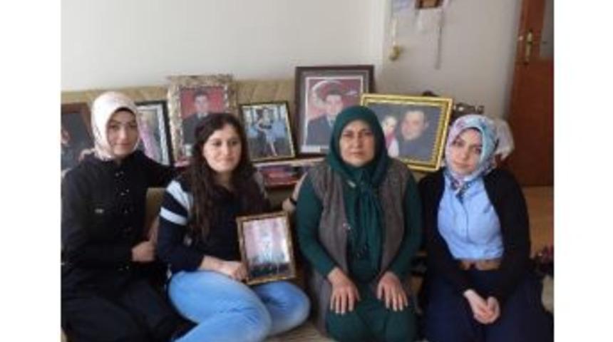 Kırıkkale &Uuml;niversitesi &Ouml;ğrencilerinden Şehit Ailesine Ziyaret