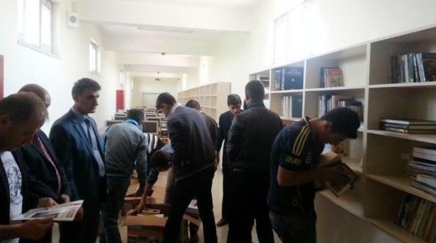 Kızıltepe Stk Platformu Gen&ccedil;lik Kolları Kitap Kampanyasını S&uuml;rd&uuml;r&uuml;yor