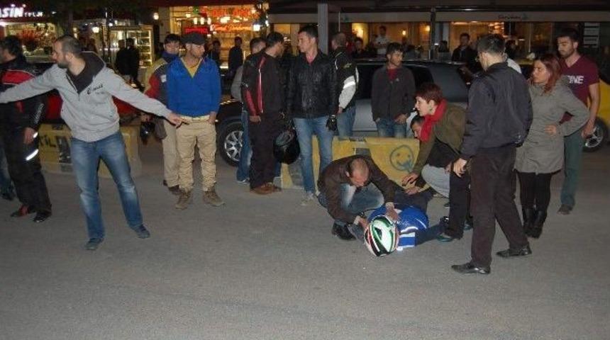 Motosiklet Beton Bariyere &Ccedil;arptı: 1 Yaralı