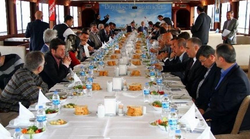 Belediye Başkanları Yemekte Bir Araya Geldi