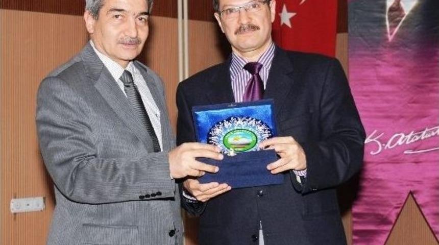 Iğdır &Uuml;niversitesinde &ldquo;tarih Perspektifinde Nitelikli İnsan G&uuml;c&uuml; Geleceğimiz&rdquo; Konulu Konferans D&uuml;zenlendi