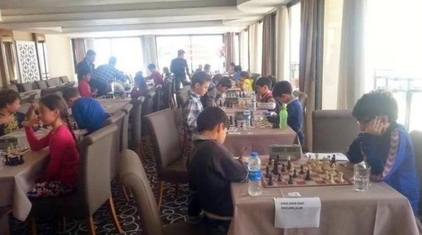 Akb&uuml;kl&uuml; &Ouml;ğrenciler Kuşadasından Derecelerle D&ouml;nd&uuml;