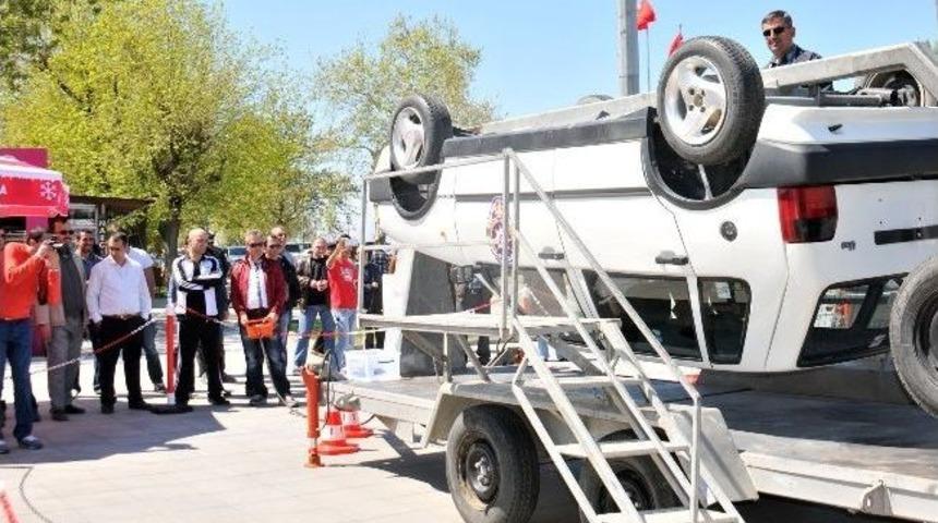 Yalova Polisinden Emniyet Kemeri Takmayan S&uuml;r&uuml;c&uuml;lere İlgin&ccedil; Ceza