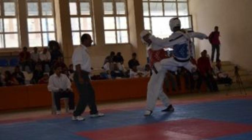 Erzurumlu Yıldız Taekwondocular Madalya İle D&ouml;nd&uuml;