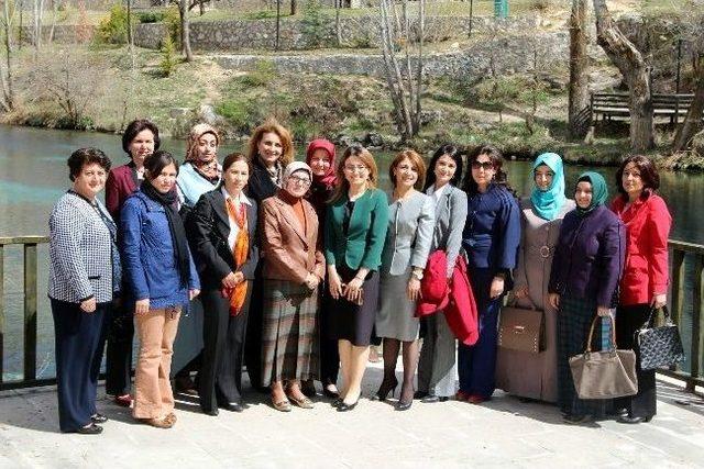 G&ouml;n&uuml;l El&ccedil;ileri G&uuml;r&uuml;n&rsquo;de 1