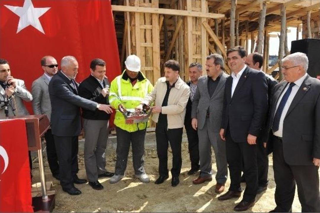 Boz&uuml;y&uuml;k'te Medine Camii&rsquo;nin Temeli T&ouml;renle Atıldı