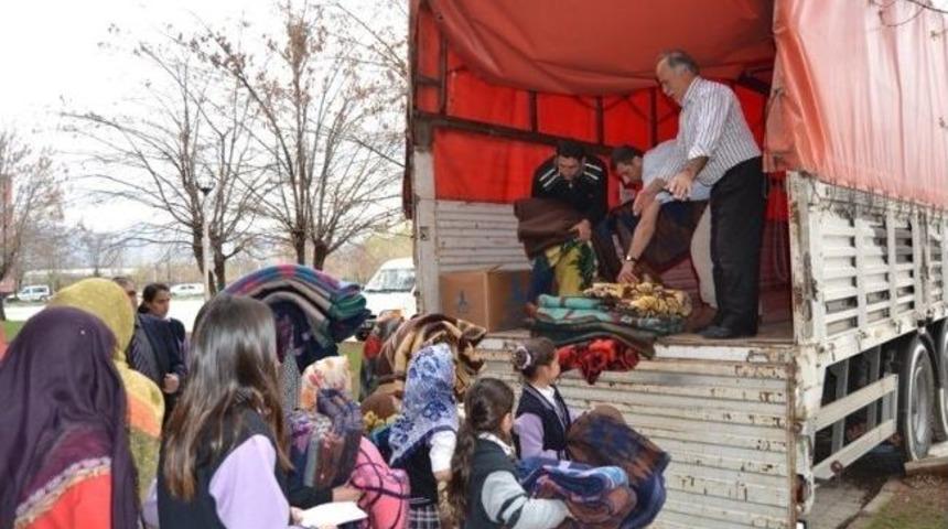 Bing&ouml;l Milli Eğitim M&uuml;d&uuml;rl&uuml;ğ&uuml;'nden Suriye&rsquo;ye Yardım