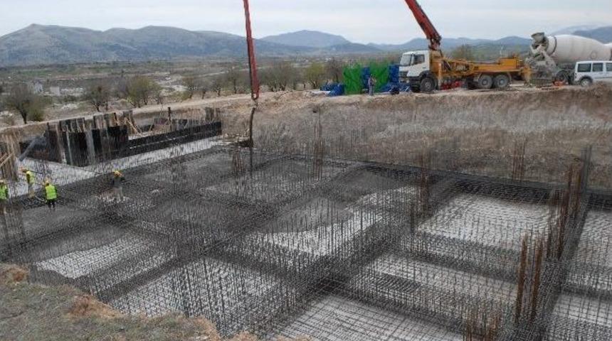 Mak&uuml; Eğitim Fak&uuml;ltesi Binasının Temeli Atıldı