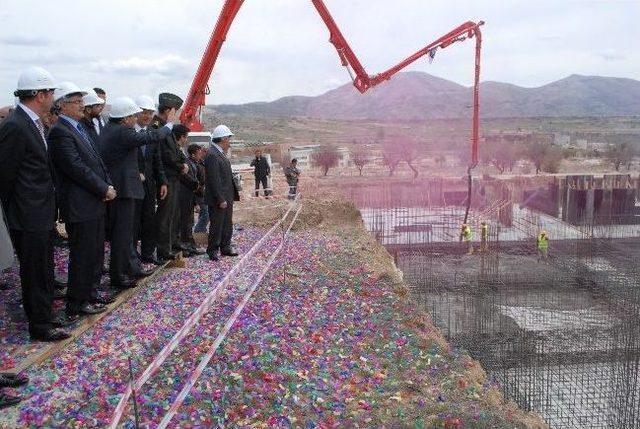 Makü Eğitim Fakültesi Binasının Temeli Atıldı