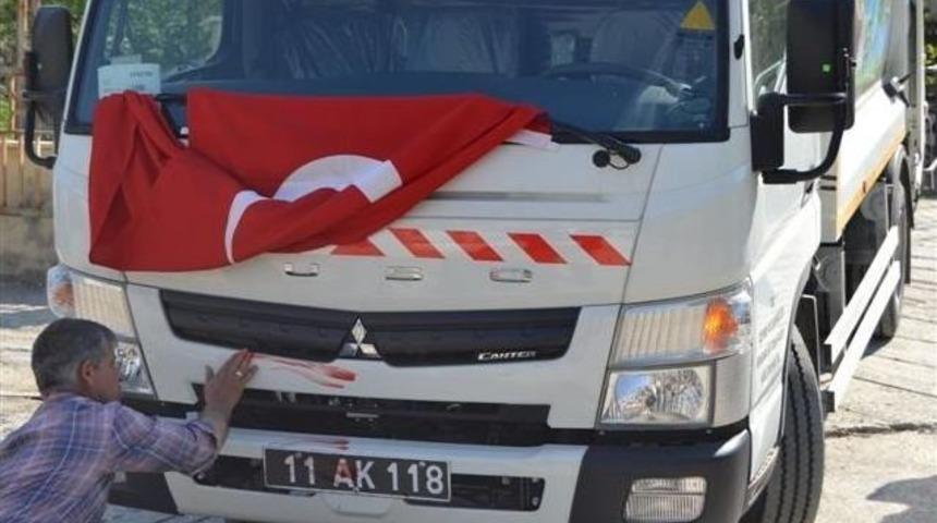 Vezirhan Belediyesi'ne Bakanlık Tarafından Yeni &Ccedil;&ouml;p Aracı Hibe Edildi