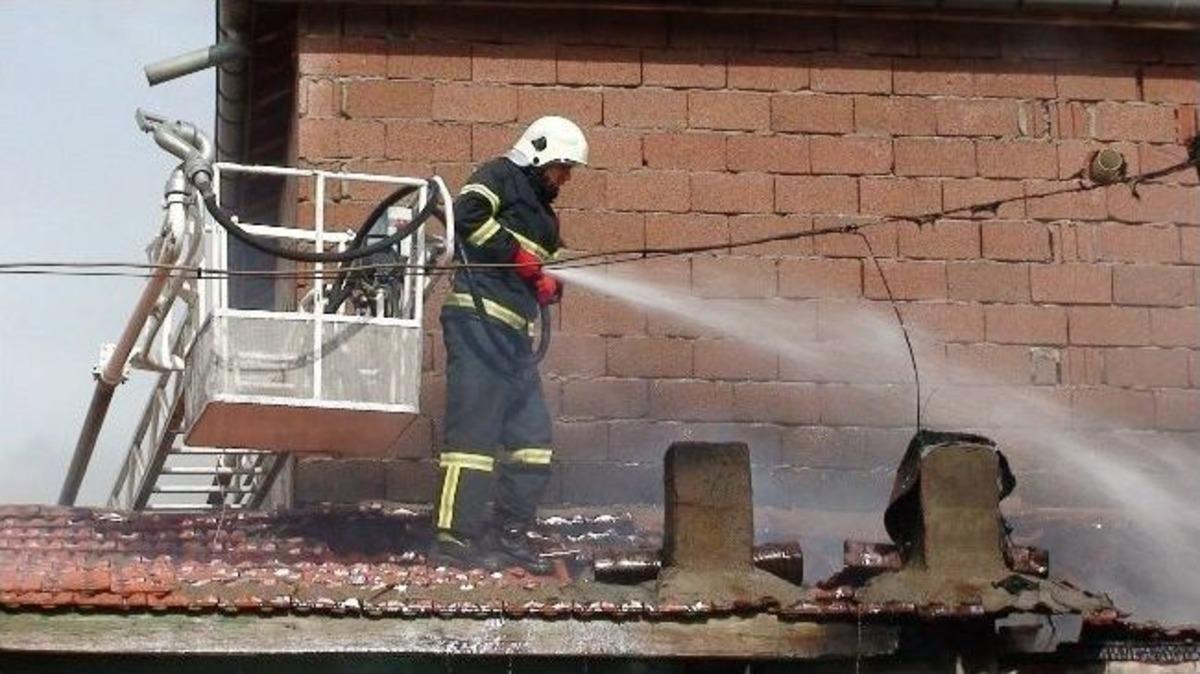 Aksaray&rsquo;da Bir Evde Yangın: 2 &Ouml;l&uuml;, 5 Yaralı