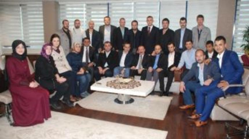 Ak Partili Gen&ccedil;lerden Doğan&rsquo;a Tebrik Ziyareti