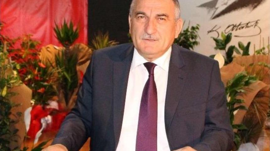 Belediye Başkanının &Ccedil;i&ccedil;ekleri 10 Bin Tl&rsquo;ye Satıldı