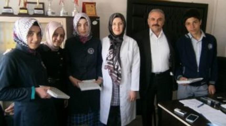 Hadis Ezberleme Yarışmasında Dereceye Girenlere &Ouml;d&uuml;l