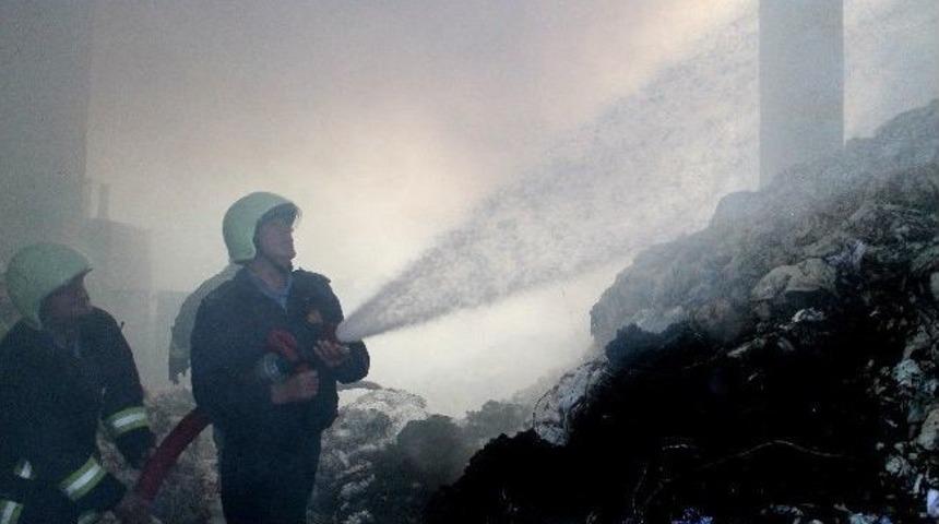 Mersin Serbest B&ouml;lge'de Korkutan Yangın