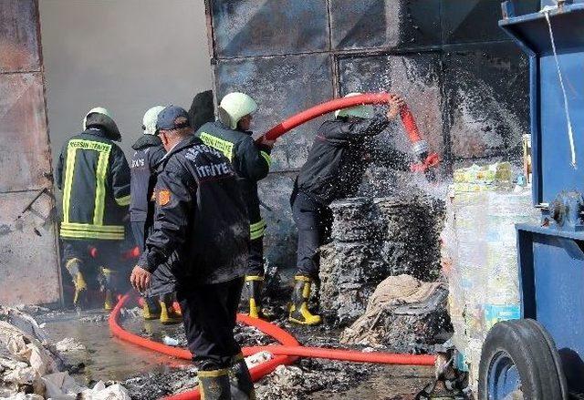 Mersin Serbest B&ouml;lge de Korkutan Yangın 1