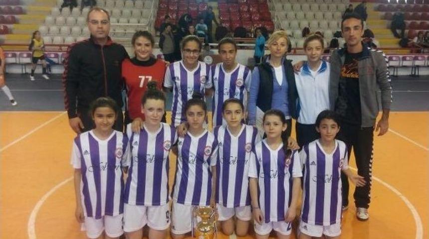 Kdz. Ereğli Atat&uuml;rk Ortaokulu &Ouml;ğrencileri Futsal'da İlk 8&rsquo;e Kaldı
