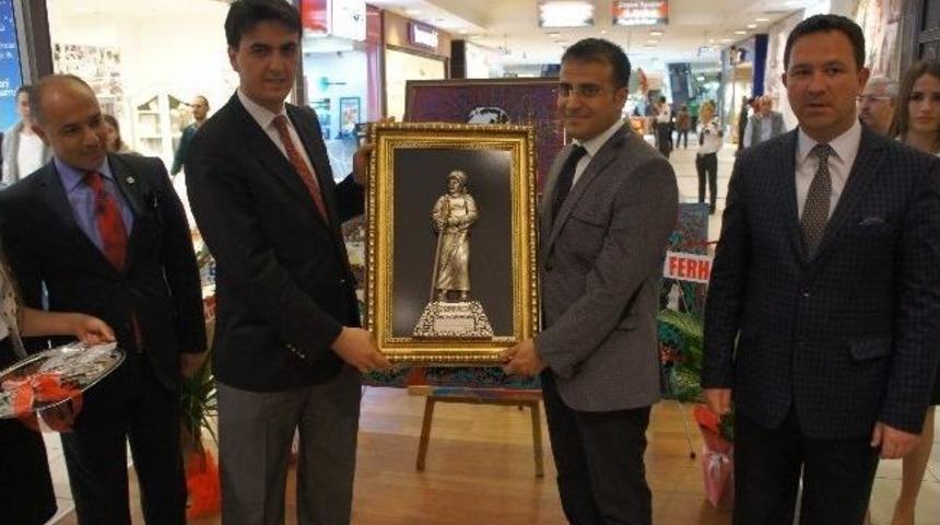 İn&ouml;n&uuml; Kız Teknik Ve Meslek Lisesi Yağlı Boya Resim Sergisi Espark&rsquo;ta A&ccedil;ıldı