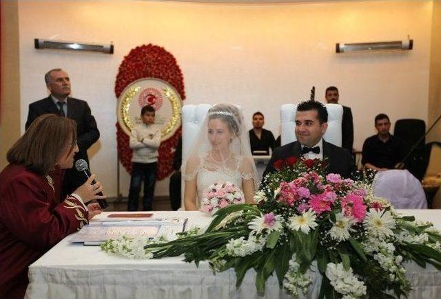 Başkan Fatma Şahin İlk Nikahını Kıydı