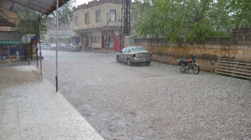 Şanlıurfa&rsquo;da Dolu Yağışı Hayatı Fel&ccedil; Etti