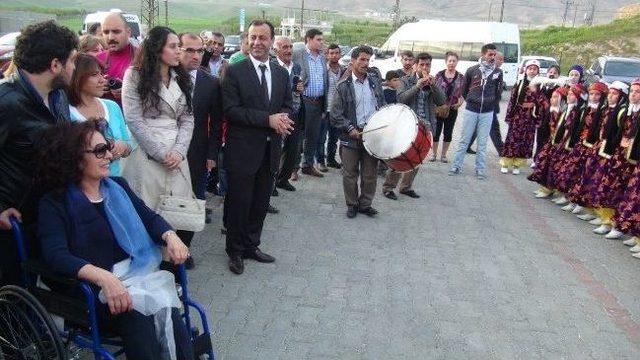 Hülya Koçyiğit Tekerlekli Sandalye İle Hasankeyf’i Gezdi