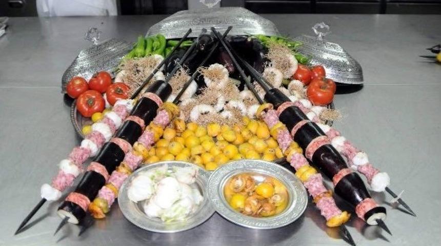 Sahan&rsquo;da Muhteşem &Uuml;&ccedil;l&uuml;, Yenid&uuml;nya, Sarımsak Ve Patlıcan Kebabı