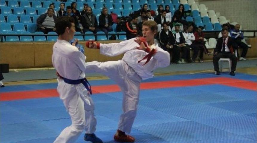T&uuml;rkiye Karate Şampiyonası Erzincan&rsquo;da Yapıldı
