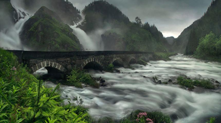 Masalsı yapıları ve doğasıyla b&uuml;y&uuml;leyen Norve&ccedil;