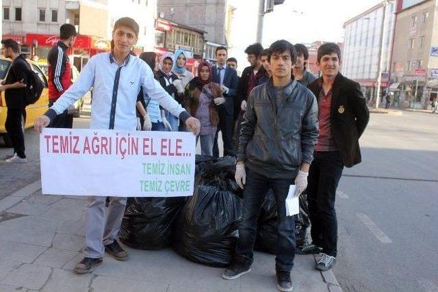 Seçimlerin İptal Edildiği Ağrı’da Öğrenciler Caddelerde Çöp Topladı 1
